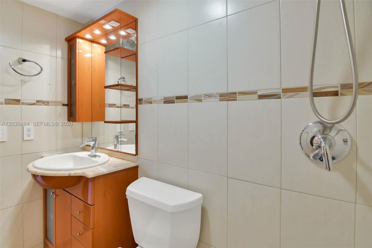 812 NE 26th Ave , Hallandale Beach, FL 33009 Photo