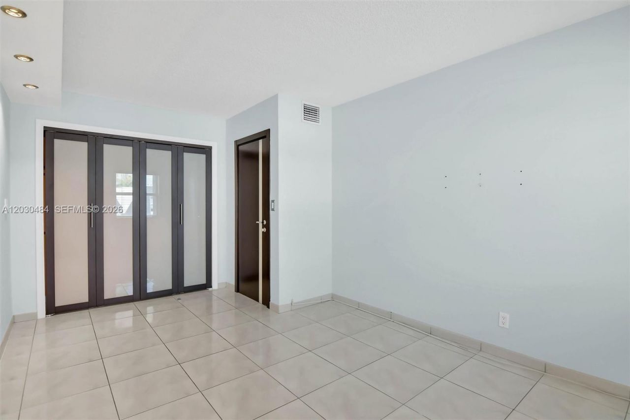 812 NE 26th Ave , Hallandale Beach, FL 33009 Photo