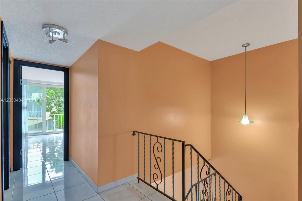 812 NE 26th Ave , Hallandale Beach, FL 33009 Photo