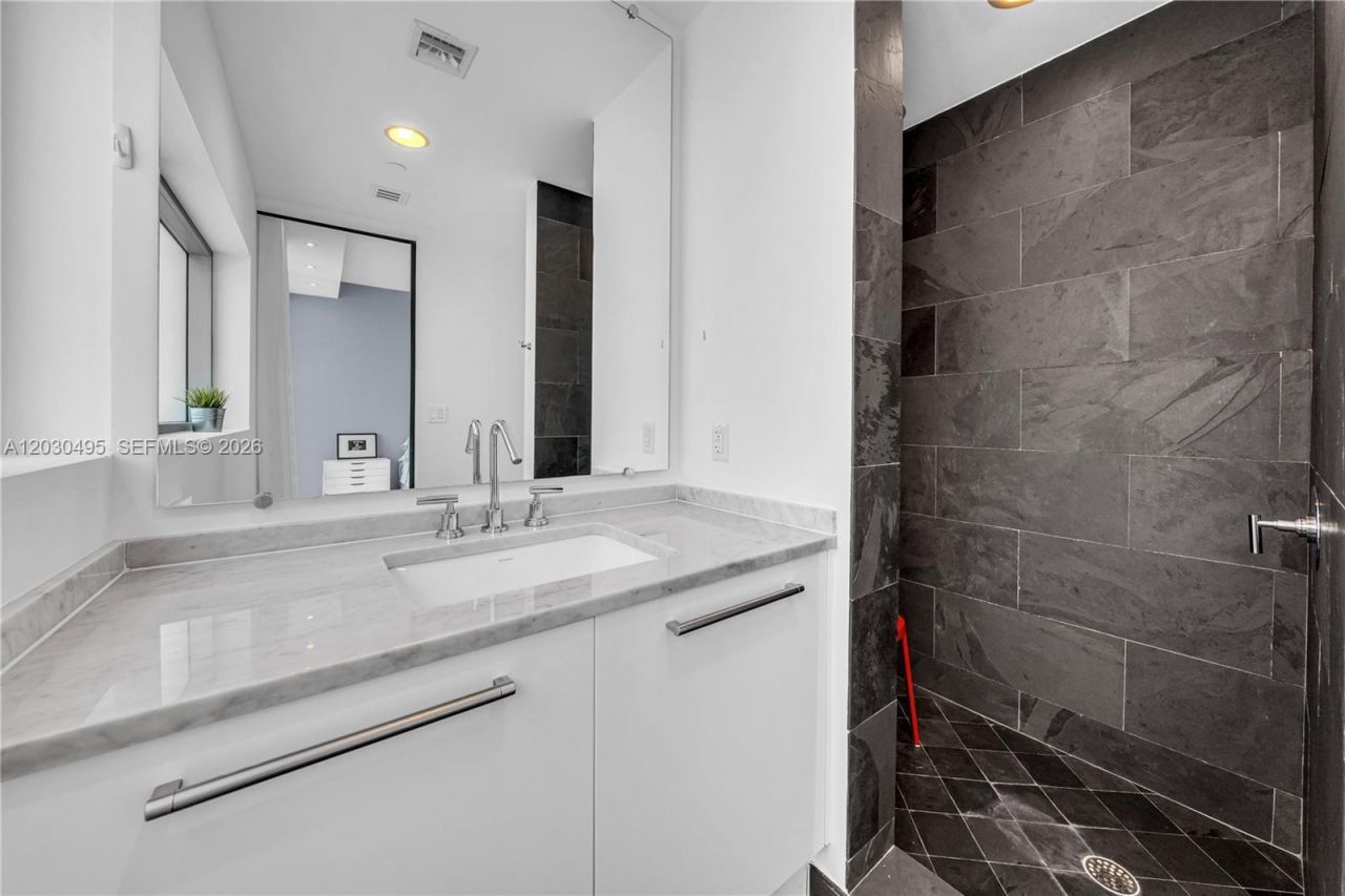 900 Biscayne Blvd , Unit PH6205, Miami, FL 33132 Photo