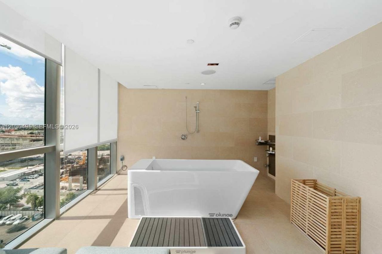 900 Biscayne Blvd , Unit PH6205, Miami, FL 33132 Photo
