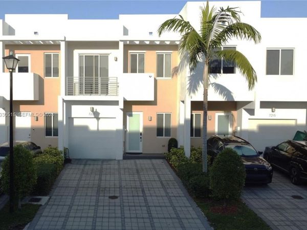 7221 NW 103rd Path , Doral, FL 33178