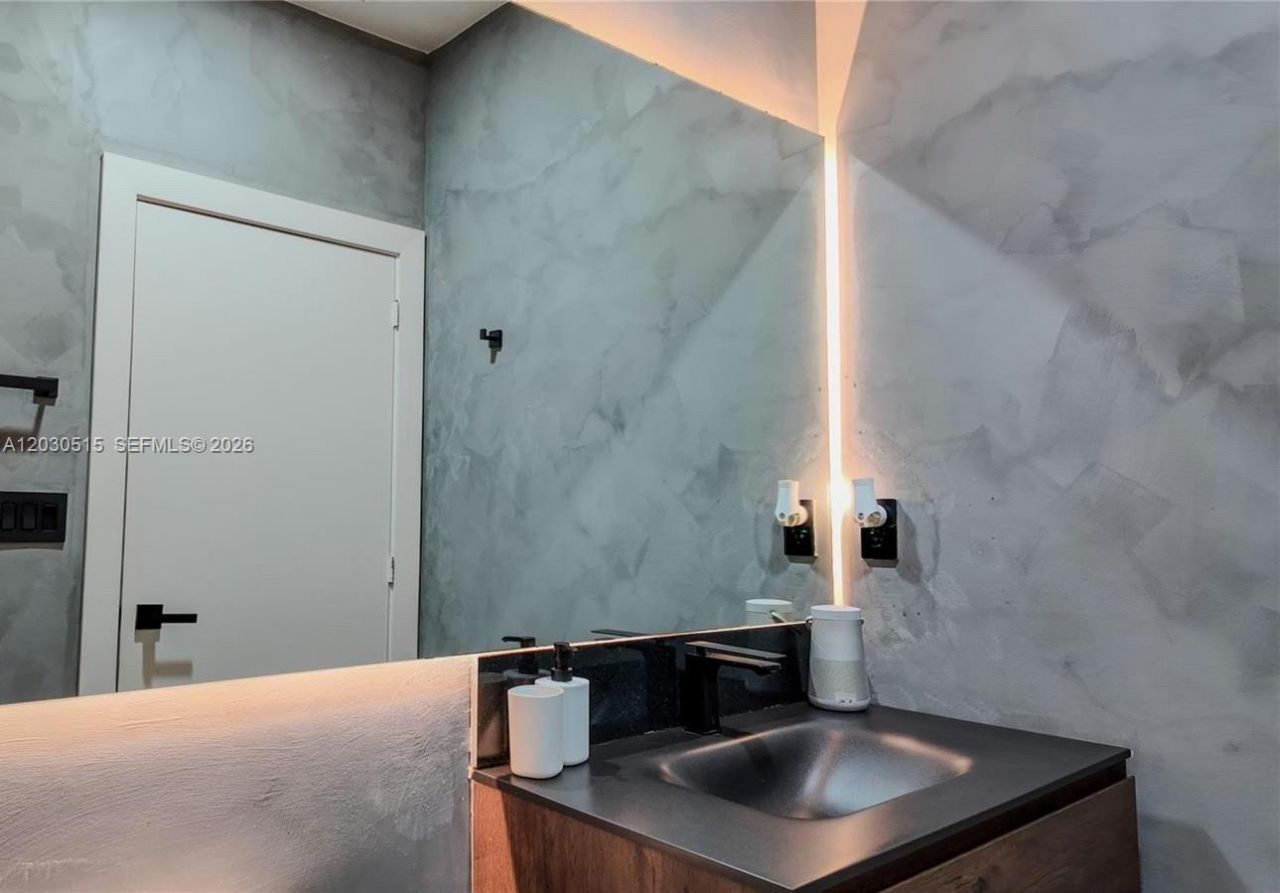 7221 NW 103rd Path , Doral, FL 33178 Photo