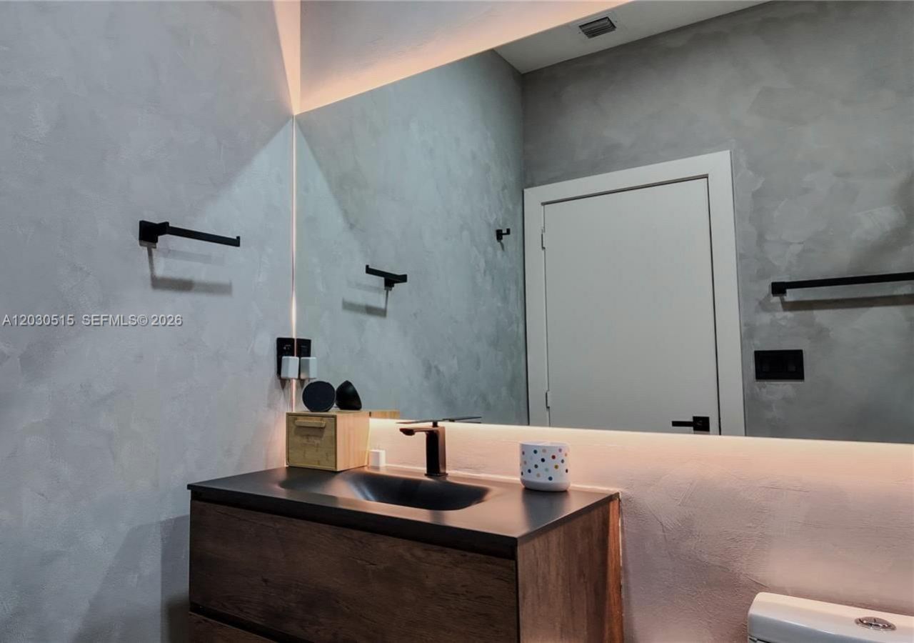 7221 NW 103rd Path , Doral, FL 33178 Photo