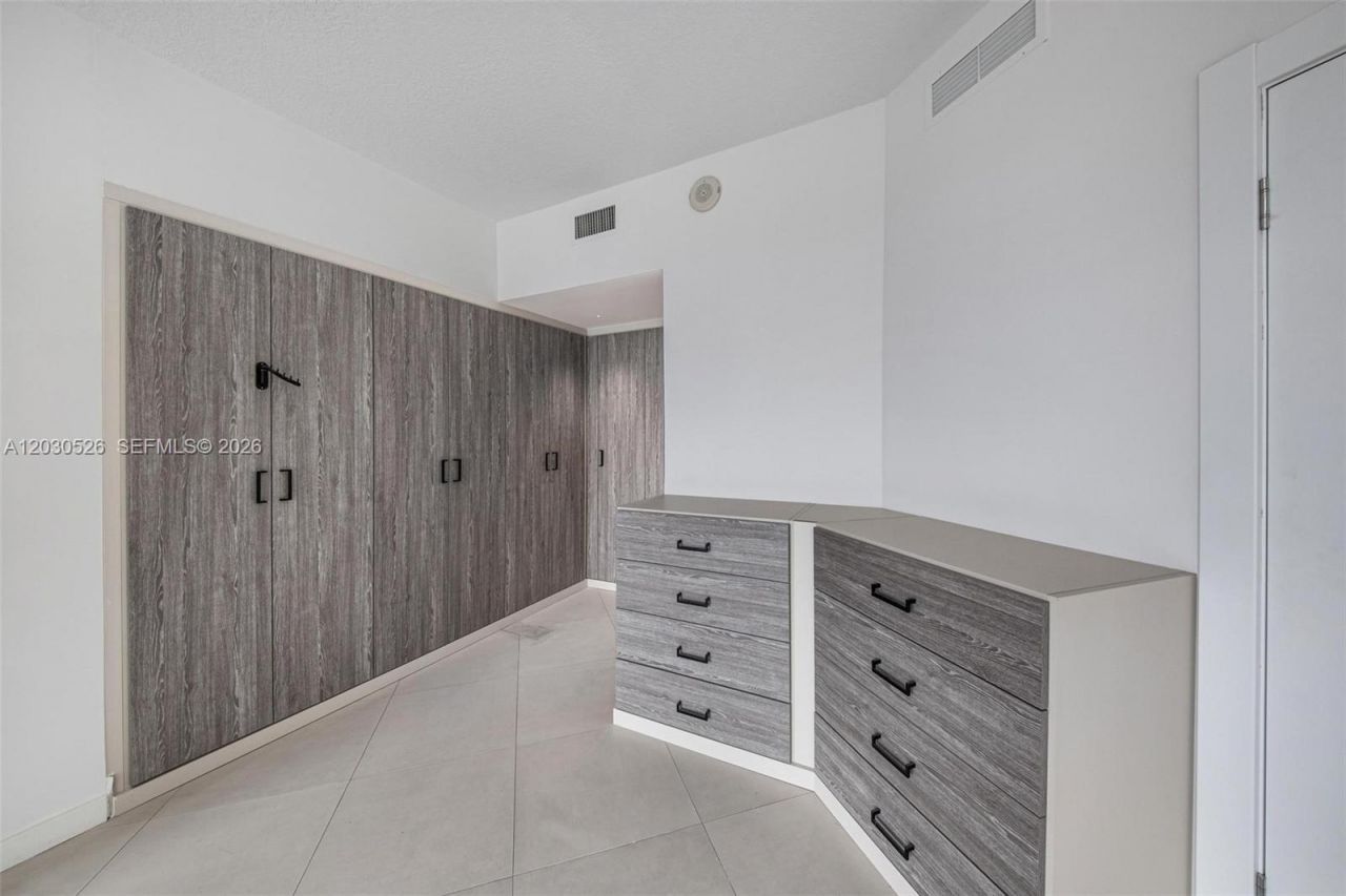 60 SW 13th St , Unit 2600, Miami, FL 33130 Photo
