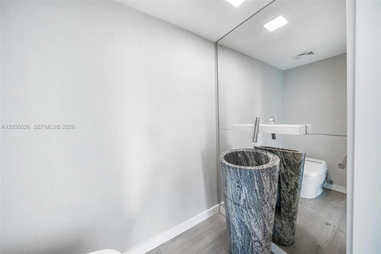 60 SW 13th St , Unit 2600, Miami, FL 33130 Photo