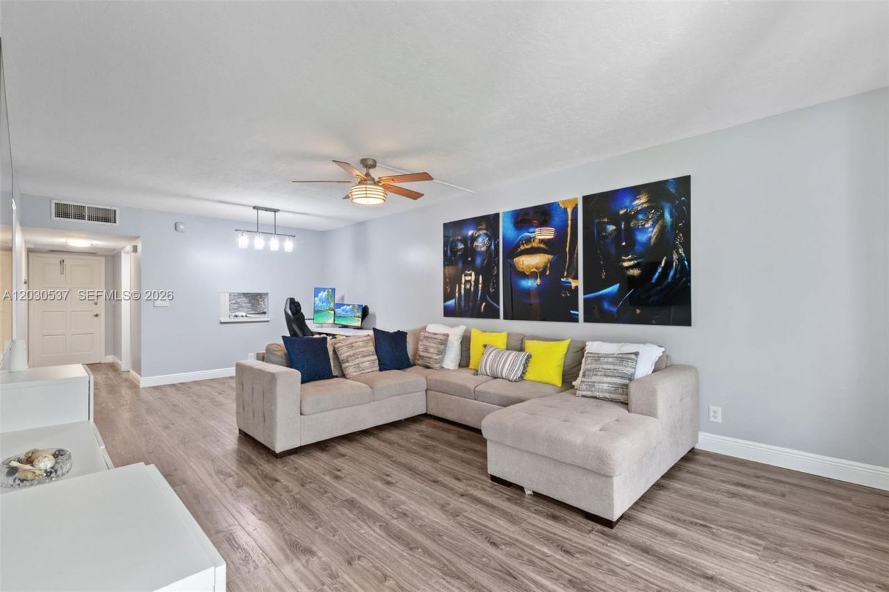 2800 N Palm Aire Dr , Unit 405, Pompano Beach, FL 33069 Photo