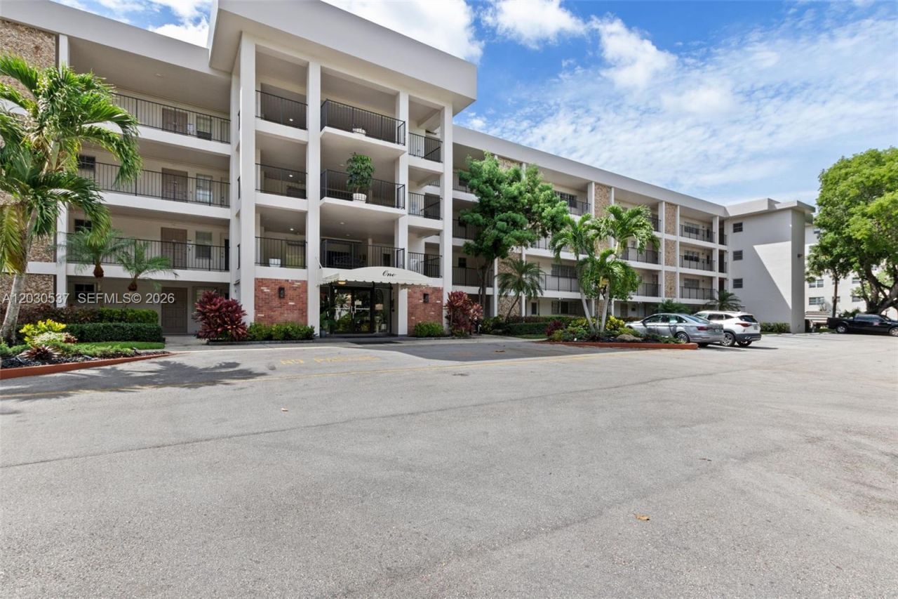 2800 N Palm Aire Dr , Unit 405, Pompano Beach, FL 33069 Photo