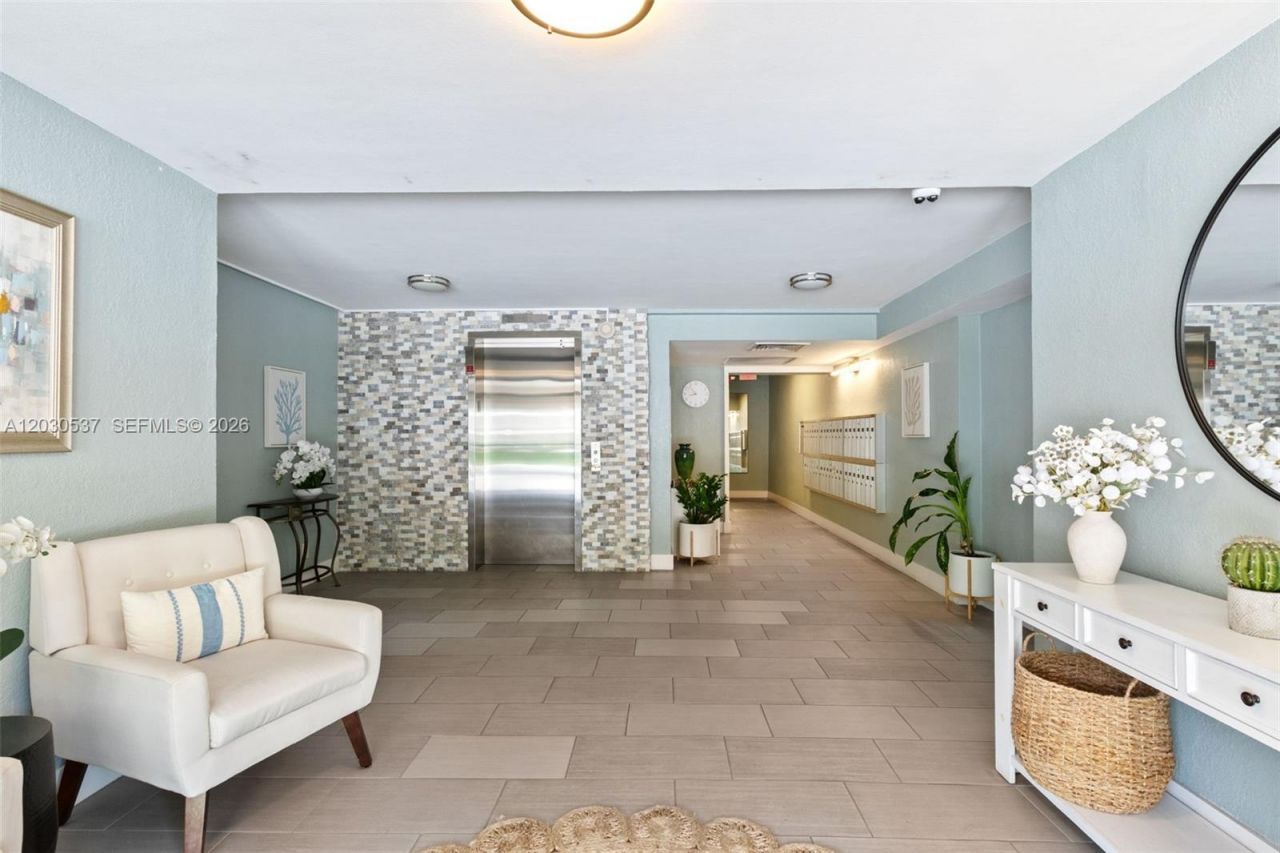 2800 N Palm Aire Dr , Unit 405, Pompano Beach, FL 33069 Photo