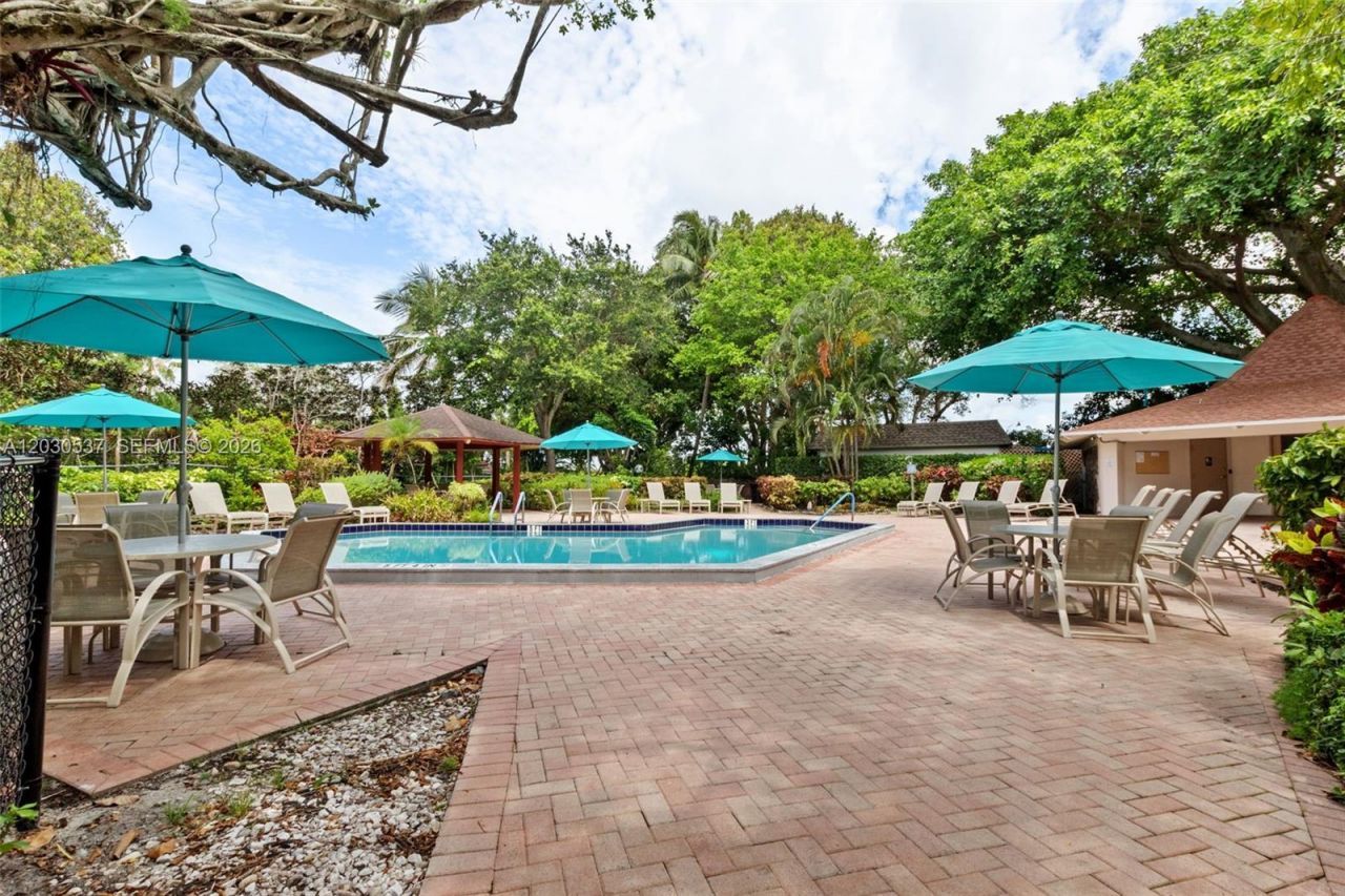 2800 N Palm Aire Dr , Unit 405, Pompano Beach, FL 33069 Photo
