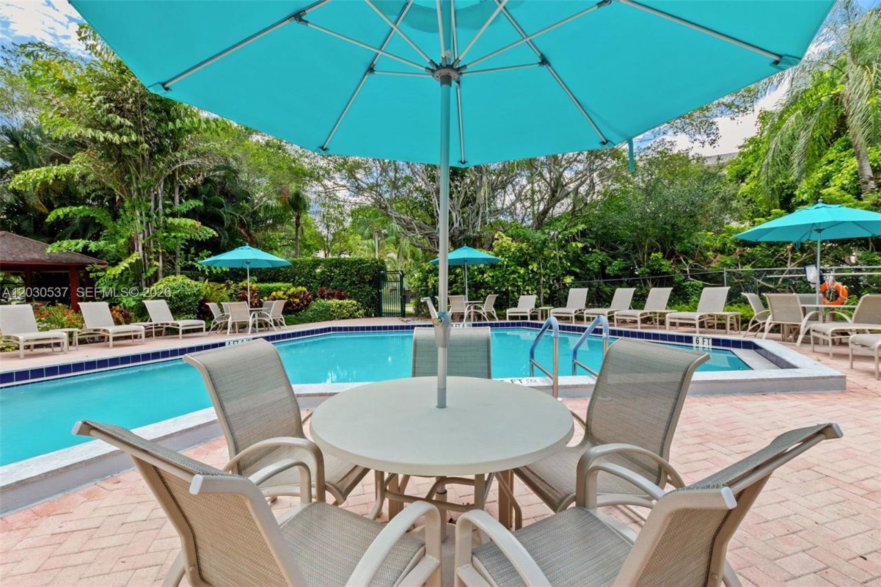 2800 N Palm Aire Dr , Unit 405, Pompano Beach, FL 33069 Photo