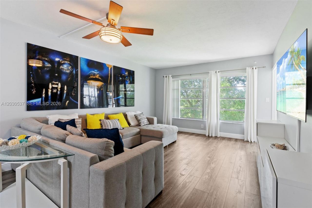 2800 N Palm Aire Dr , Unit 405, Pompano Beach, FL 33069 Photo