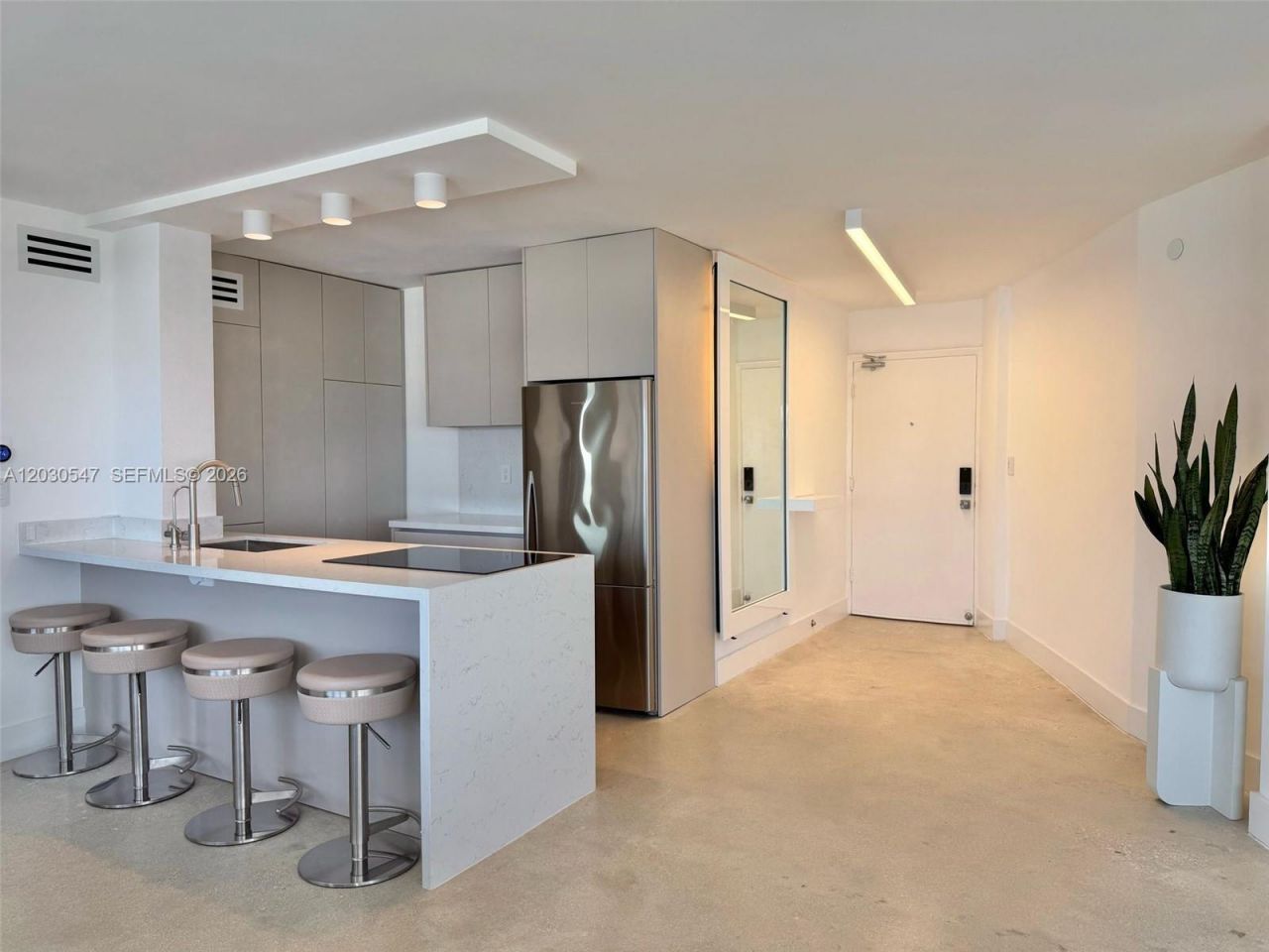1881 Washington Ave , Unit 9C, Miami Beach, FL 33139 Photo
