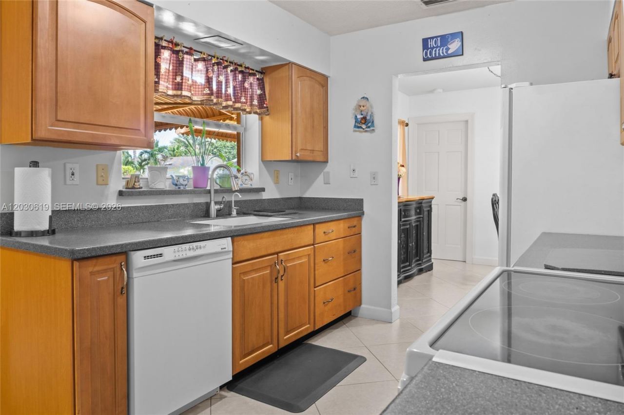 7617 NW 66th Ter , Tamarac, FL 33321 Photo