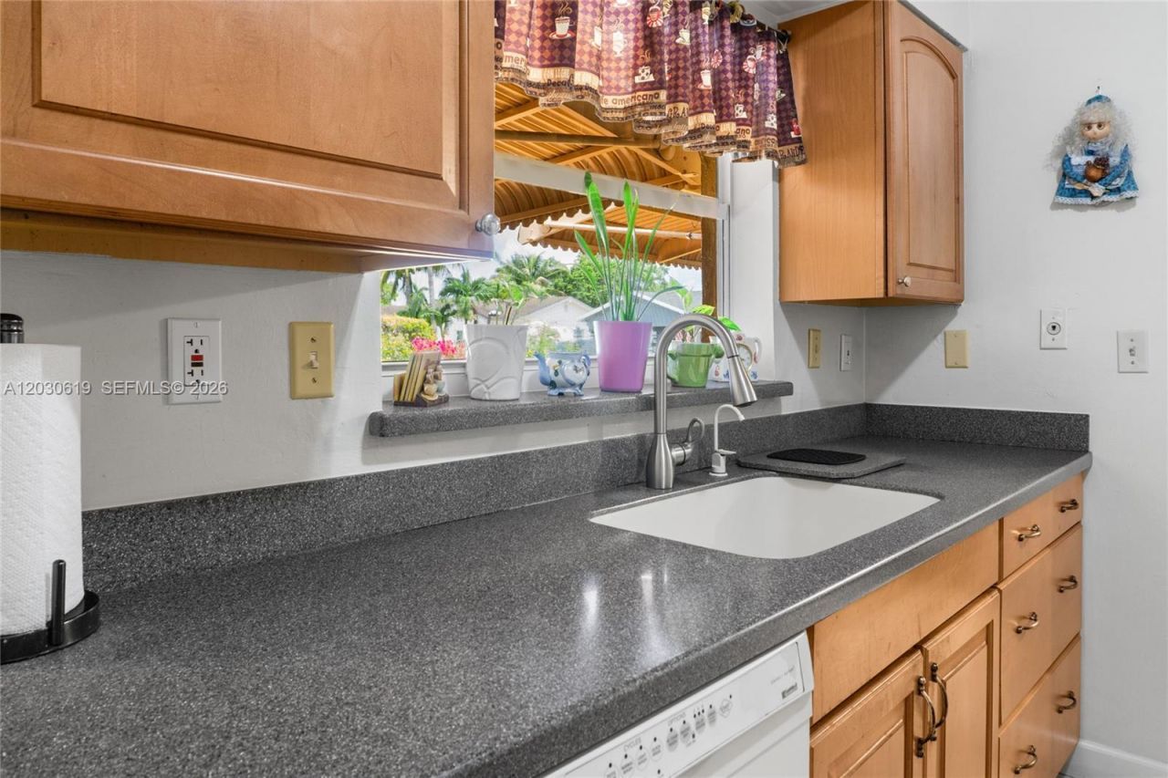 7617 NW 66th Ter , Tamarac, FL 33321 Photo