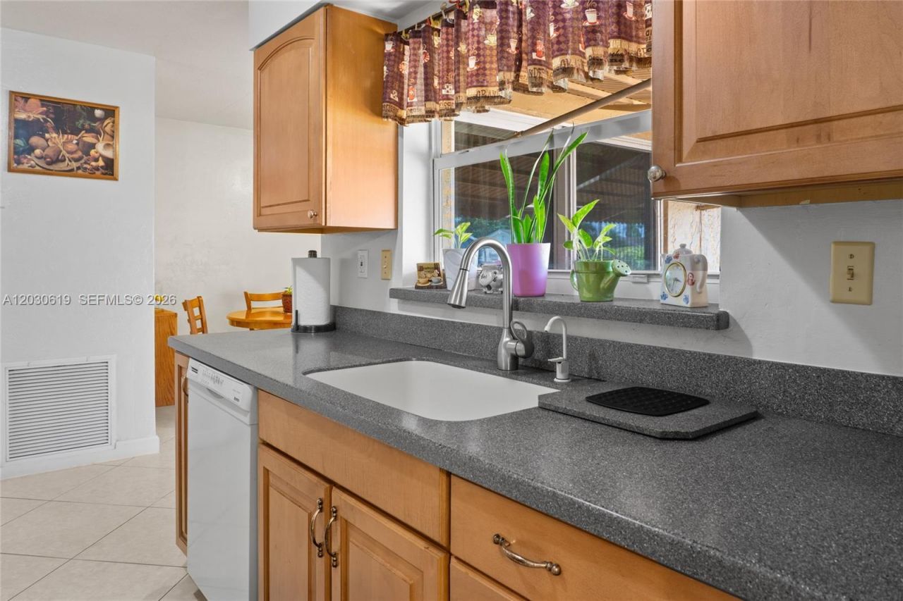 7617 NW 66th Ter , Tamarac, FL 33321 Photo