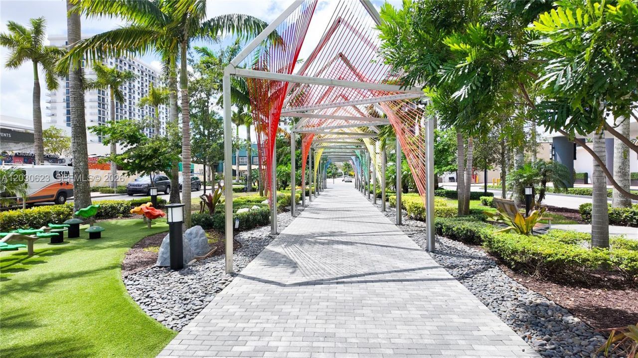 5300 Paseo Blvd , Unit 1807, Doral, FL 33166 Photo