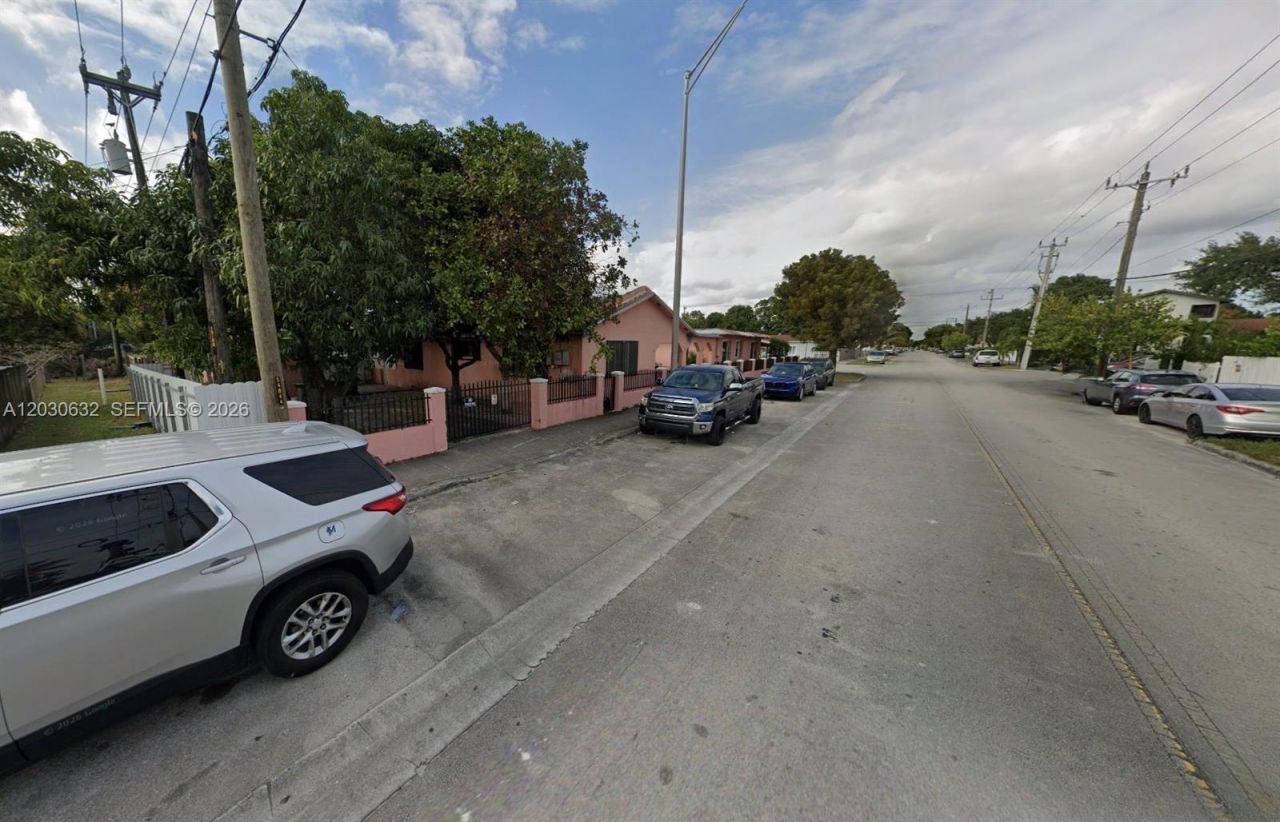 890 E 28th St, Hialeah, FL 33013 Photo