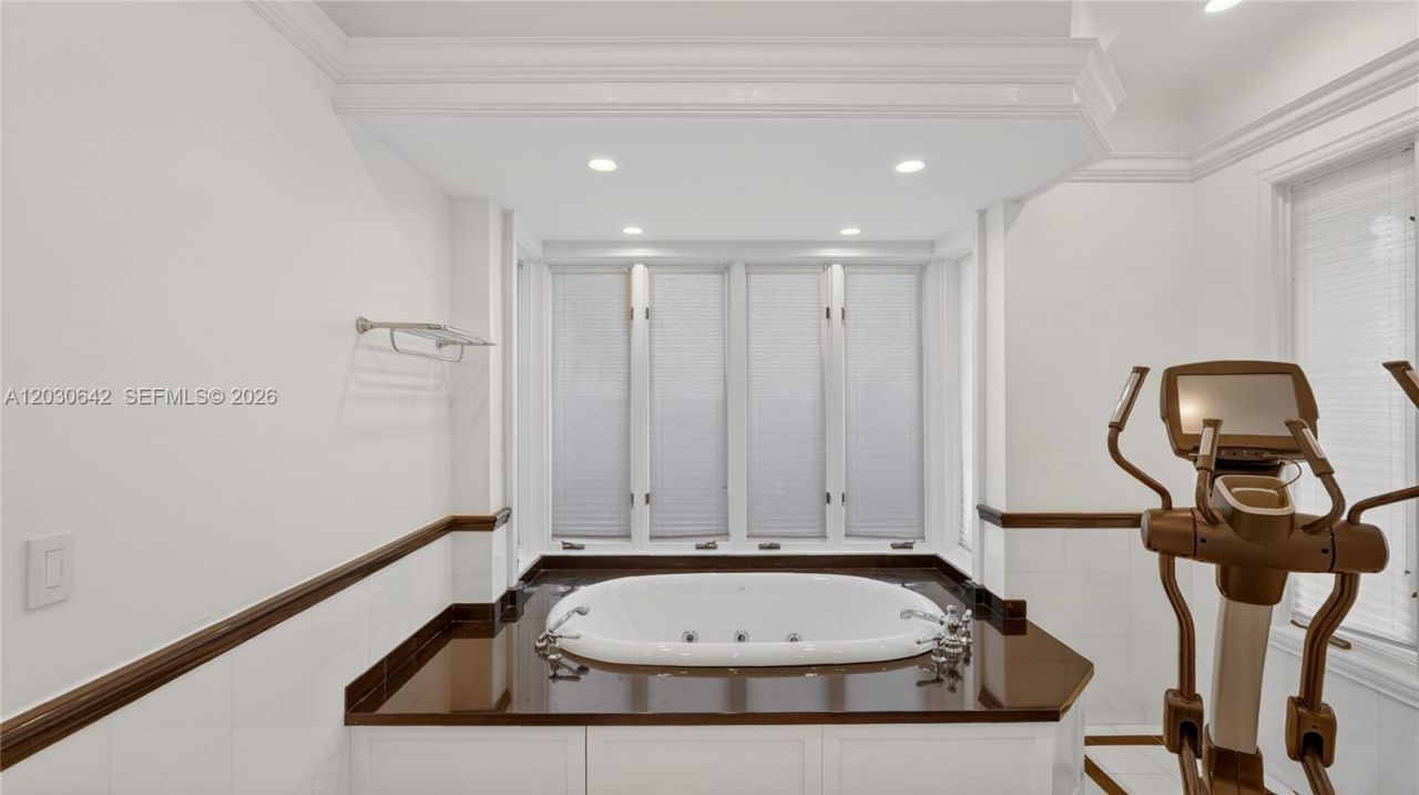 260 Cape Florida Dr , Key Biscayne, FL 33149 Photo