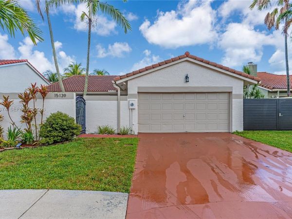 15139 SW 92nd Ter , Miami, FL 33196
