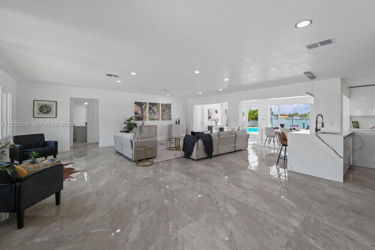 7905 9th Ave S , Saint Petersburg, FL 33707 Photo