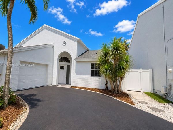 10791 SW 10th Pl, Davie, FL 33324