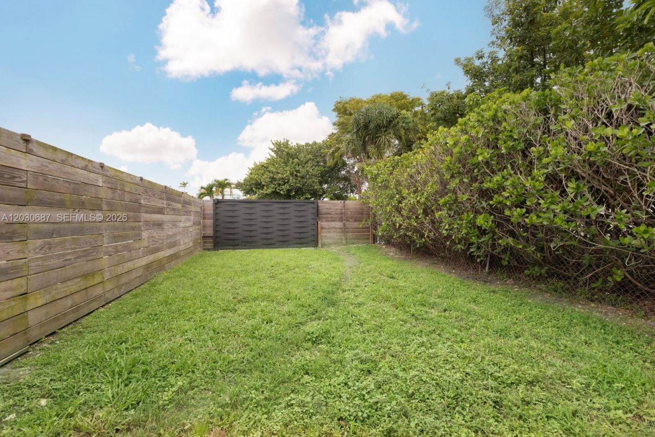 11431 SW 40th Ter, Miami, FL 33165 Photo