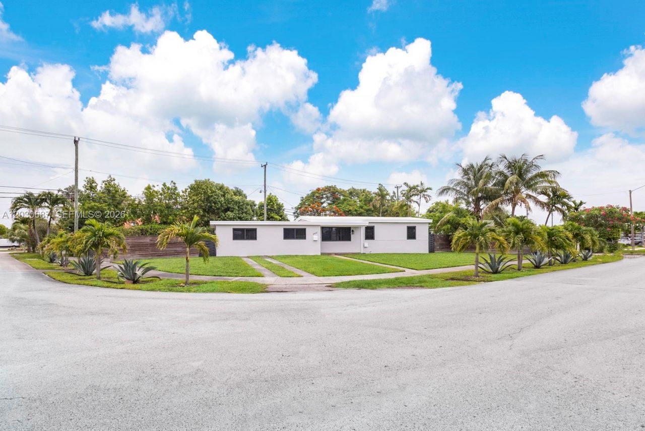 11431 SW 40th Ter, Miami, FL 33165 Photo