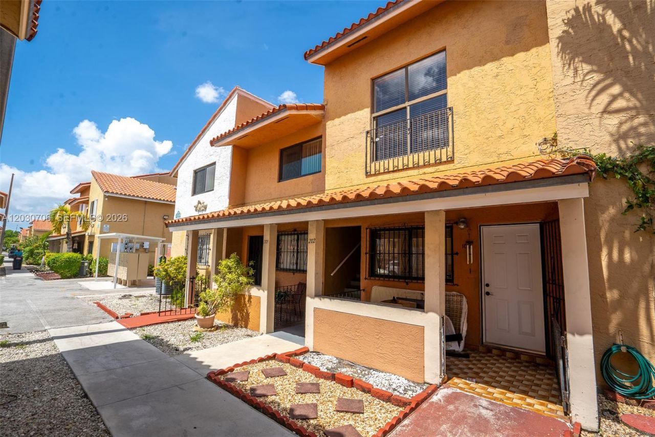 2740 W 62nd Pl , Unit 201, Hialeah, FL 33016 Photo