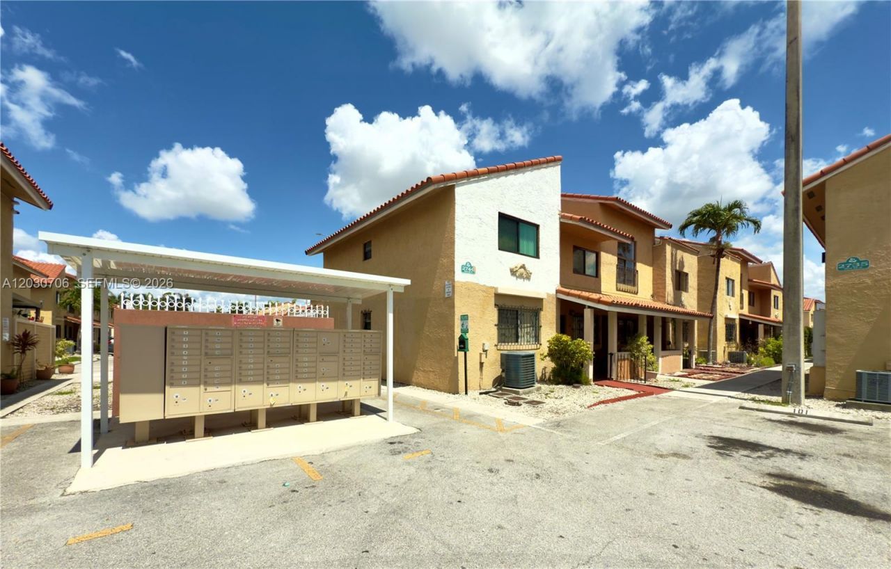 2740 W 62nd Pl , Unit 201, Hialeah, FL 33016 Photo