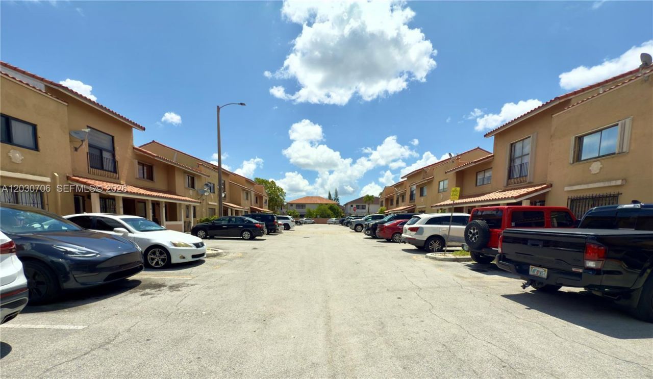 2740 W 62nd Pl , Unit 201, Hialeah, FL 33016 Photo