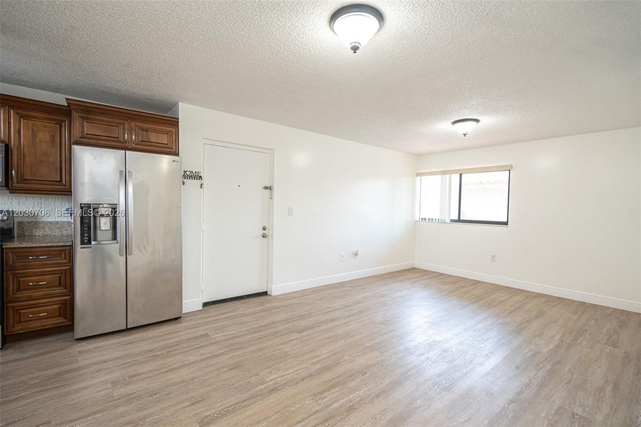2740 W 62nd Pl , Unit 201, Hialeah, FL 33016 Photo