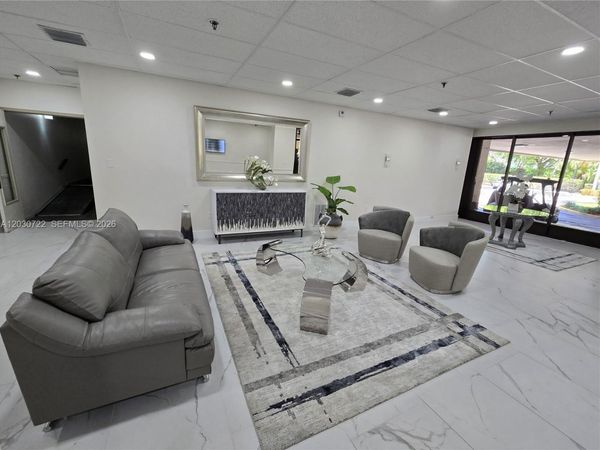 900 NE 195th St , Unit 215, Miami, FL 33179