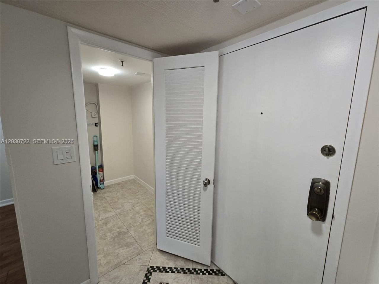 900 NE 195th St , Unit 215, Miami, FL 33179 Photo