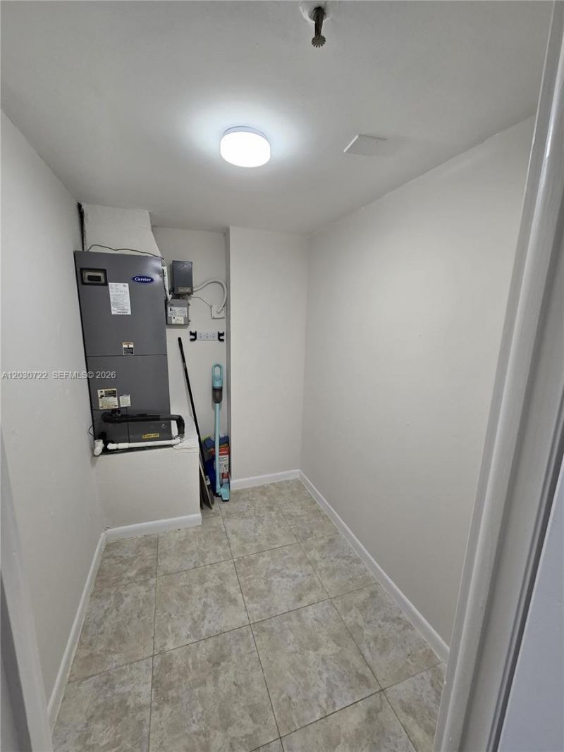 900 NE 195th St , Unit 215, Miami, FL 33179 Photo