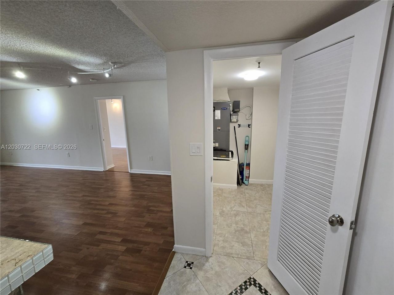 900 NE 195th St , Unit 215, Miami, FL 33179 Photo