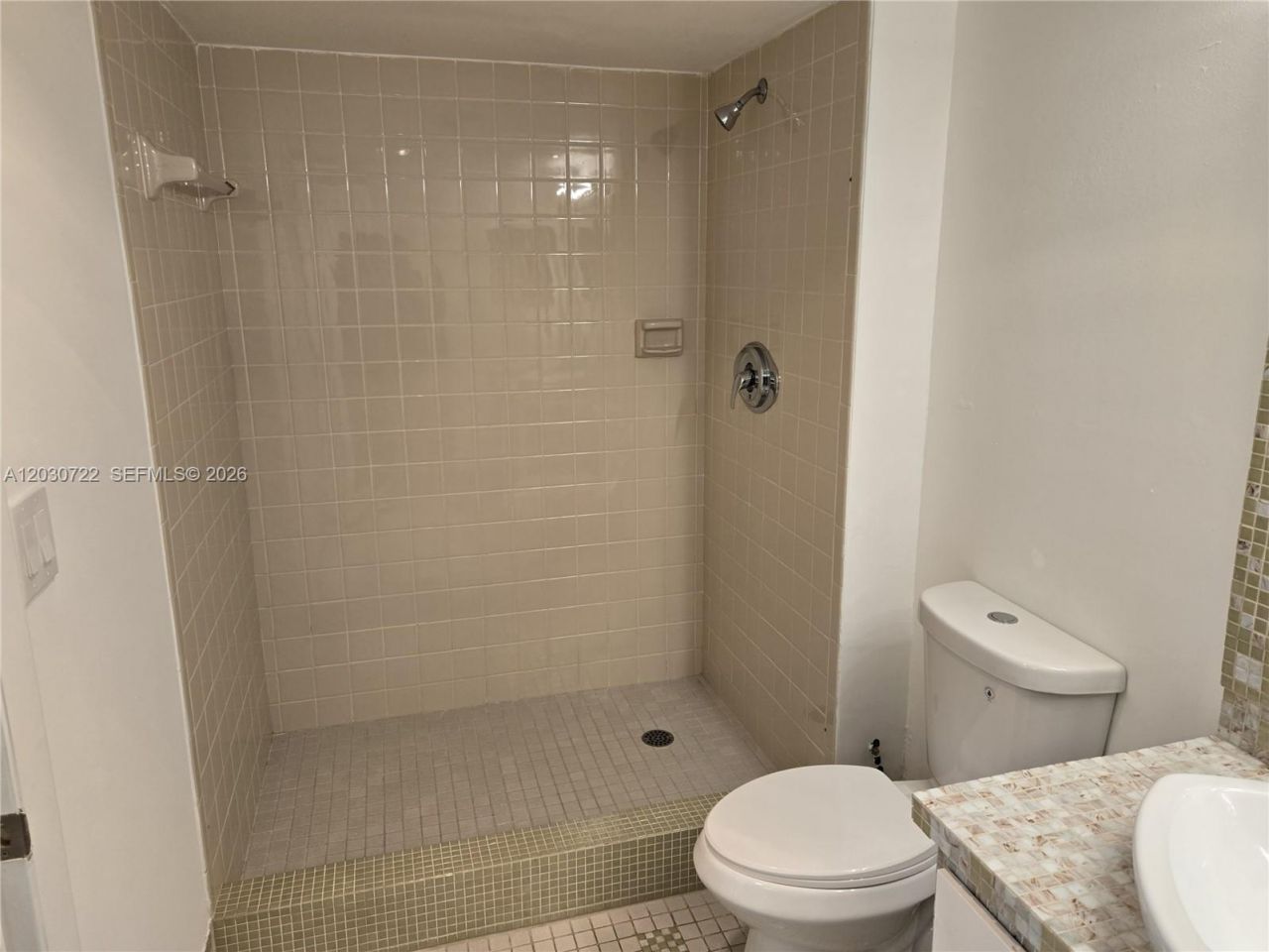 900 NE 195th St , Unit 215, Miami, FL 33179 Photo