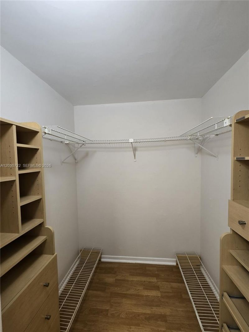 900 NE 195th St , Unit 215, Miami, FL 33179 Photo