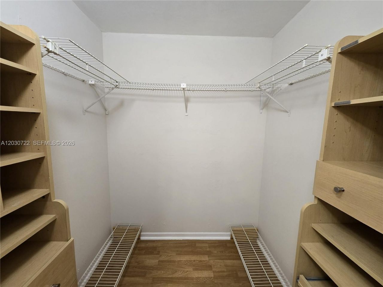 900 NE 195th St , Unit 215, Miami, FL 33179 Photo
