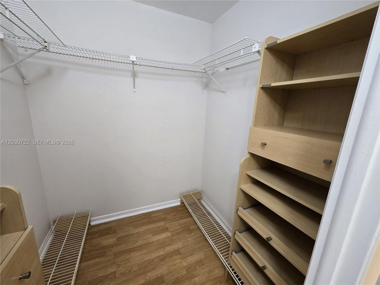 900 NE 195th St , Unit 215, Miami, FL 33179 Photo