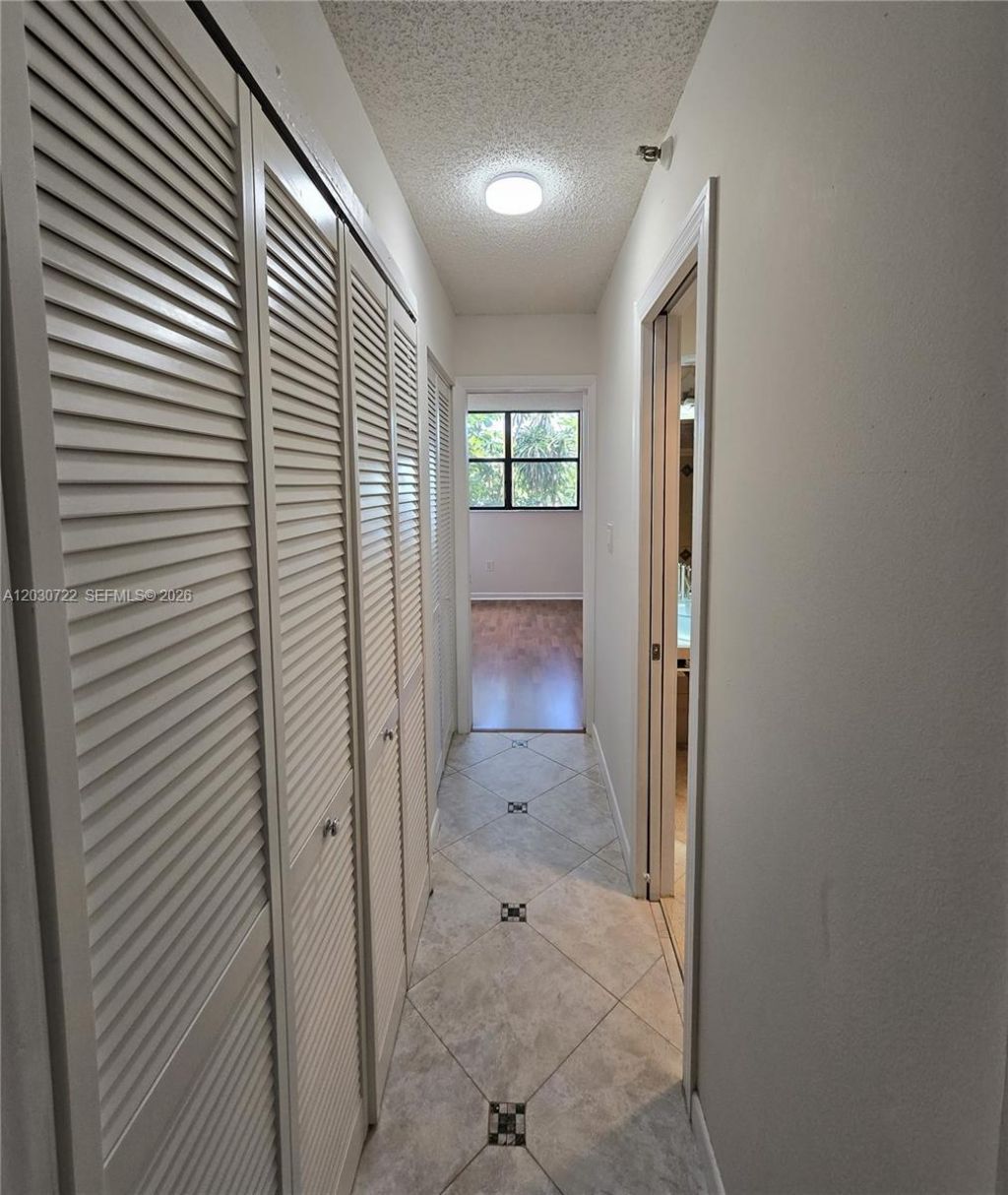 900 NE 195th St , Unit 215, Miami, FL 33179 Photo