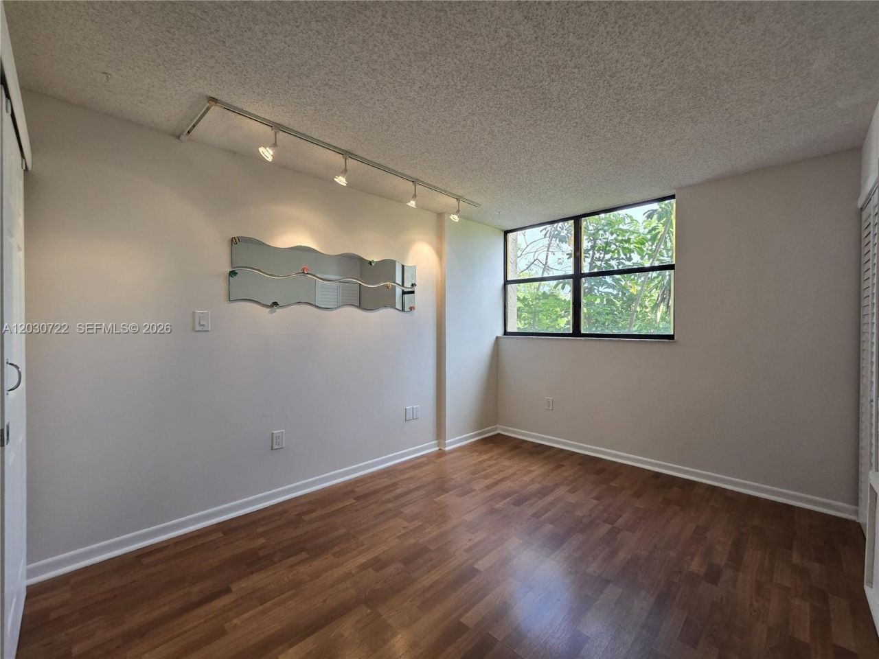 900 NE 195th St , Unit 215, Miami, FL 33179 Photo