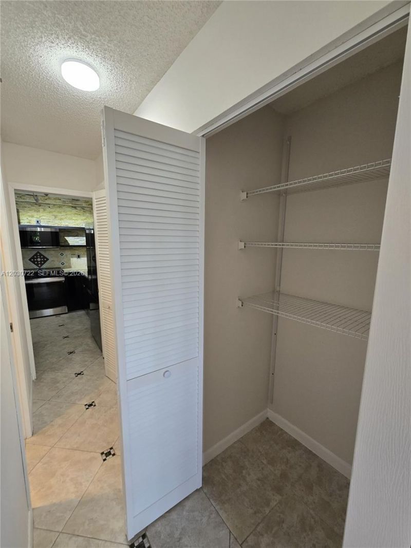 900 NE 195th St , Unit 215, Miami, FL 33179 Photo