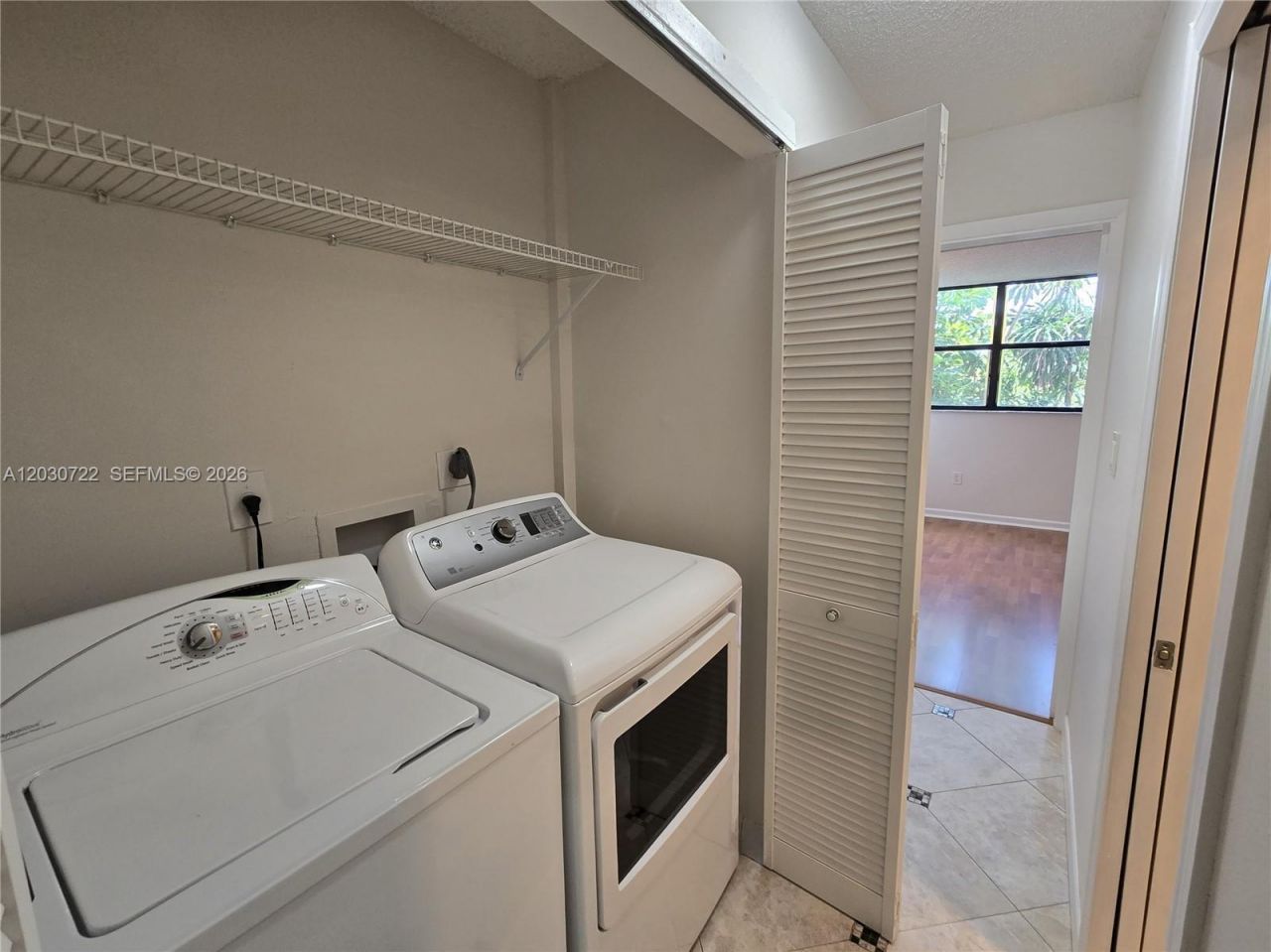 900 NE 195th St , Unit 215, Miami, FL 33179 Photo