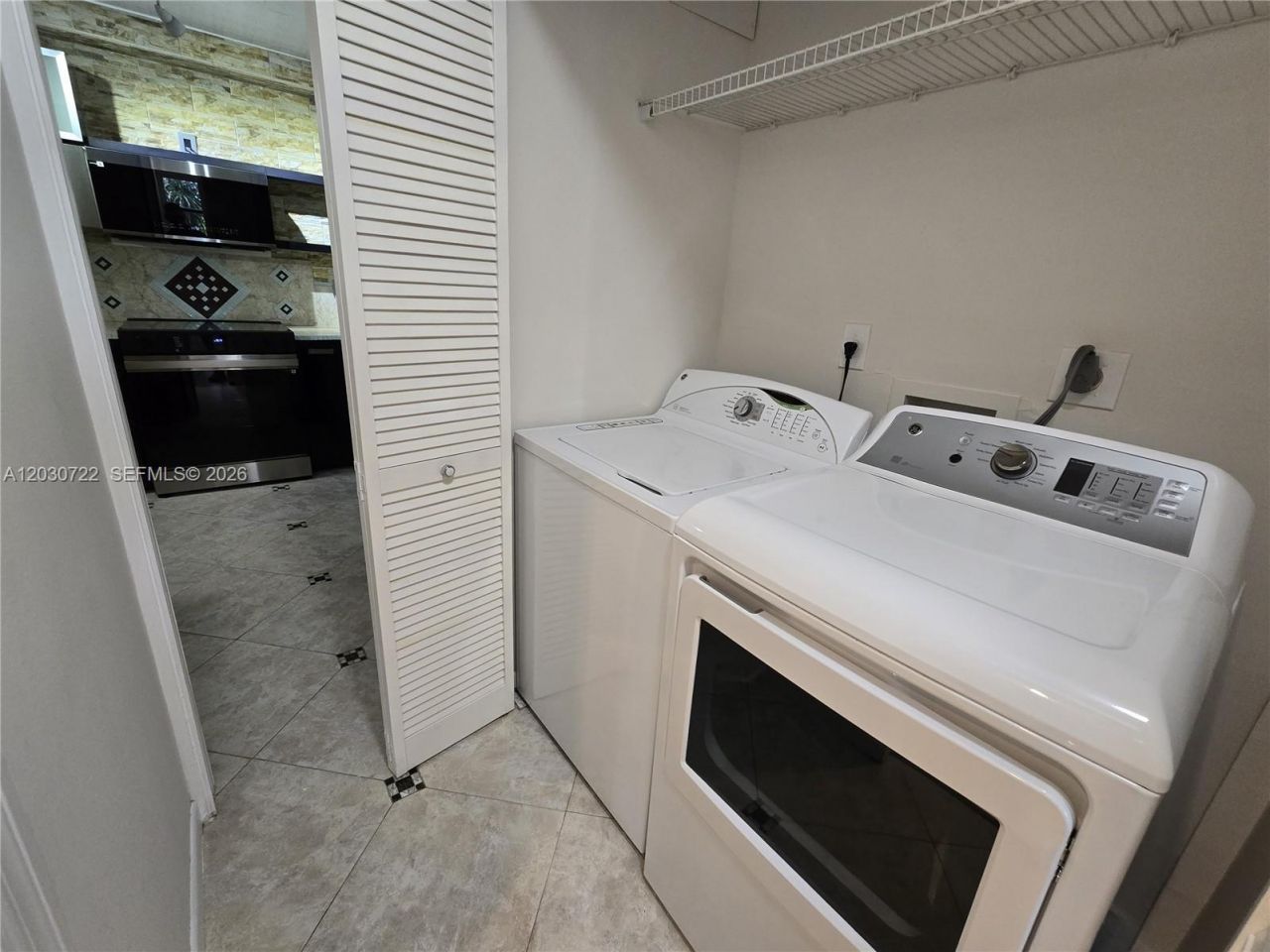 900 NE 195th St , Unit 215, Miami, FL 33179 Photo