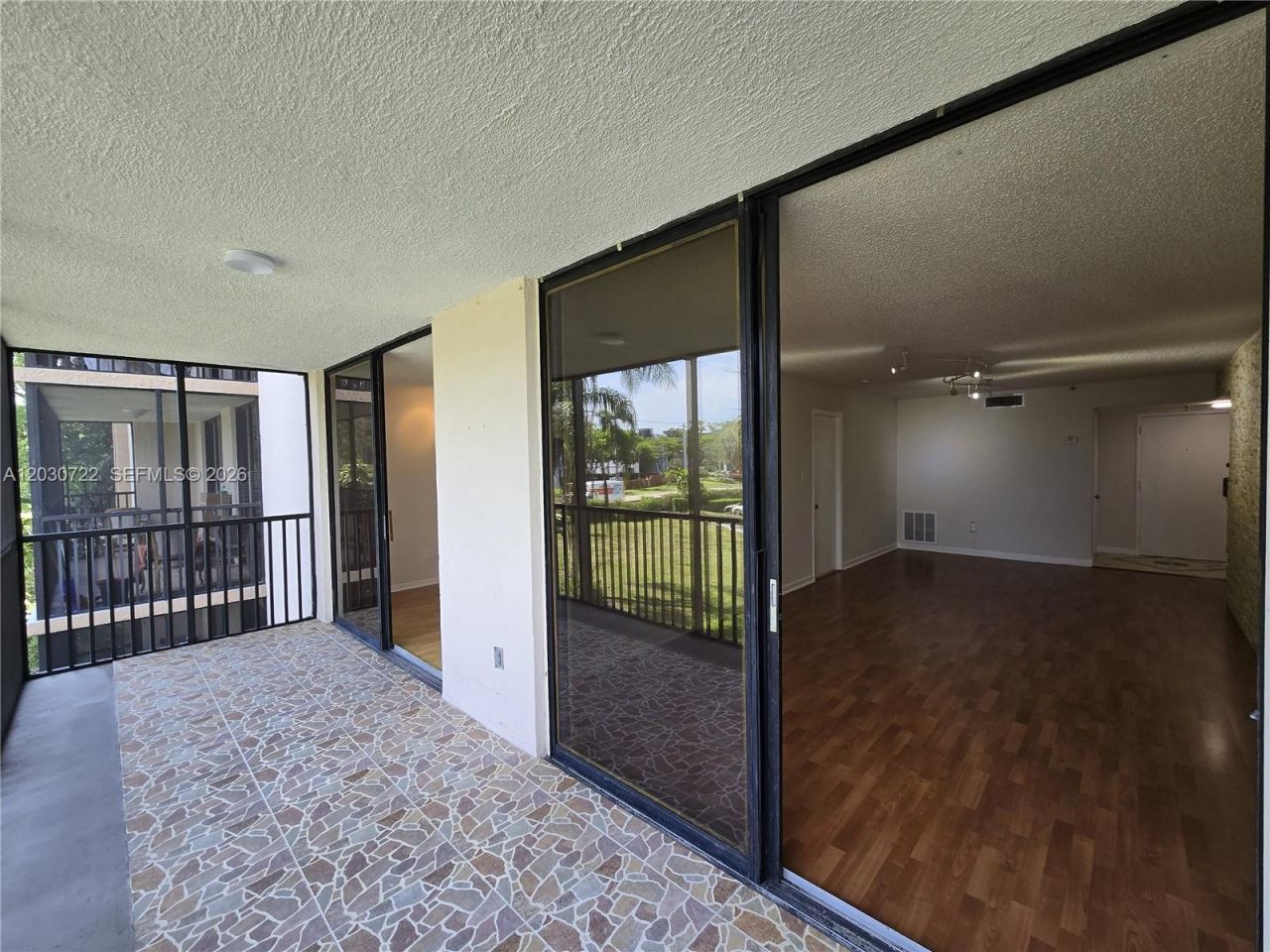 900 NE 195th St , Unit 215, Miami, FL 33179 Photo