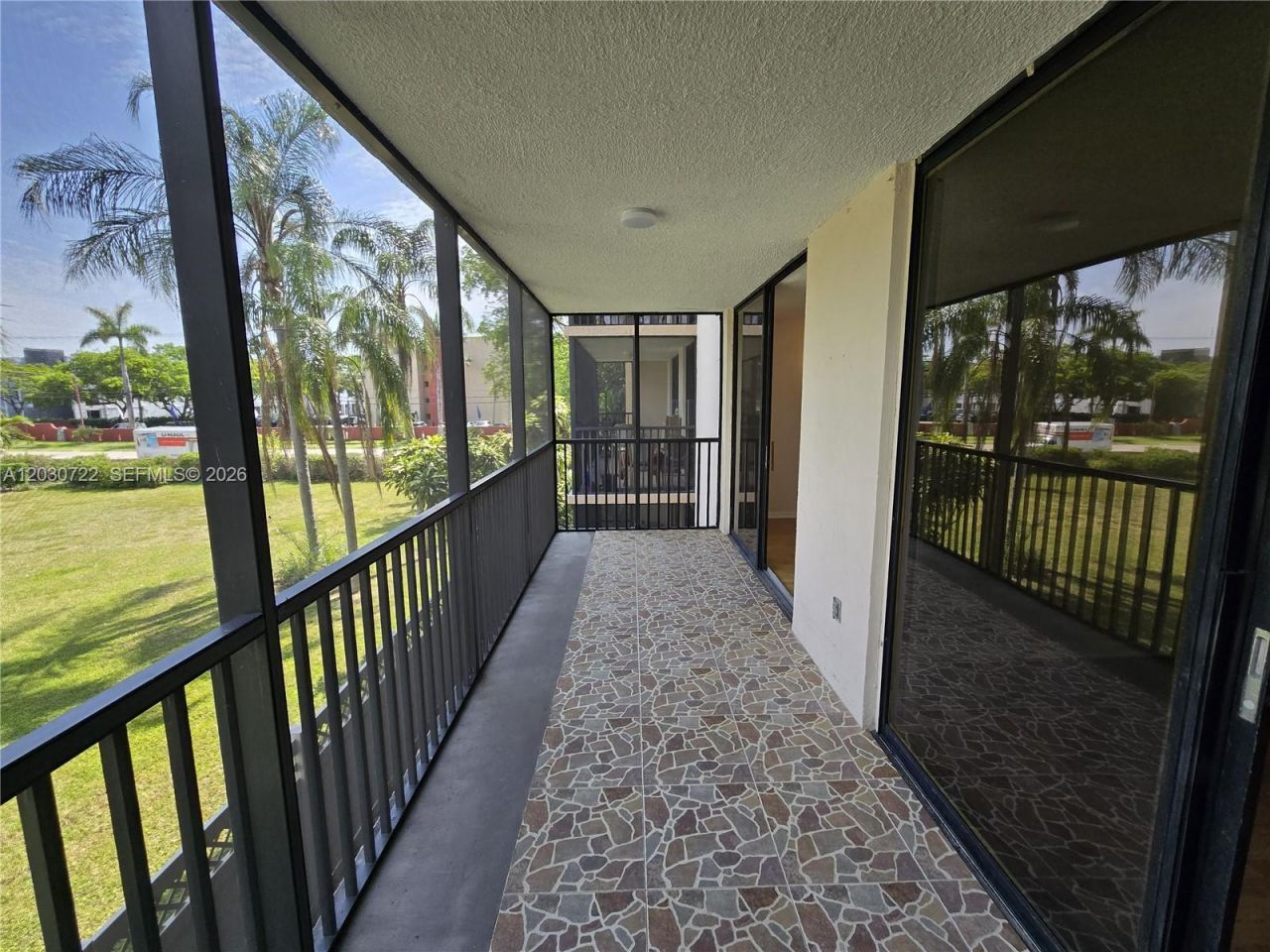 900 NE 195th St , Unit 215, Miami, FL 33179 Photo