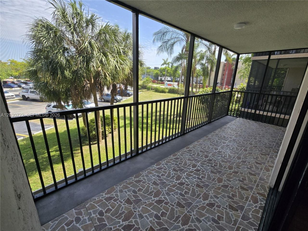 900 NE 195th St , Unit 215, Miami, FL 33179 Photo