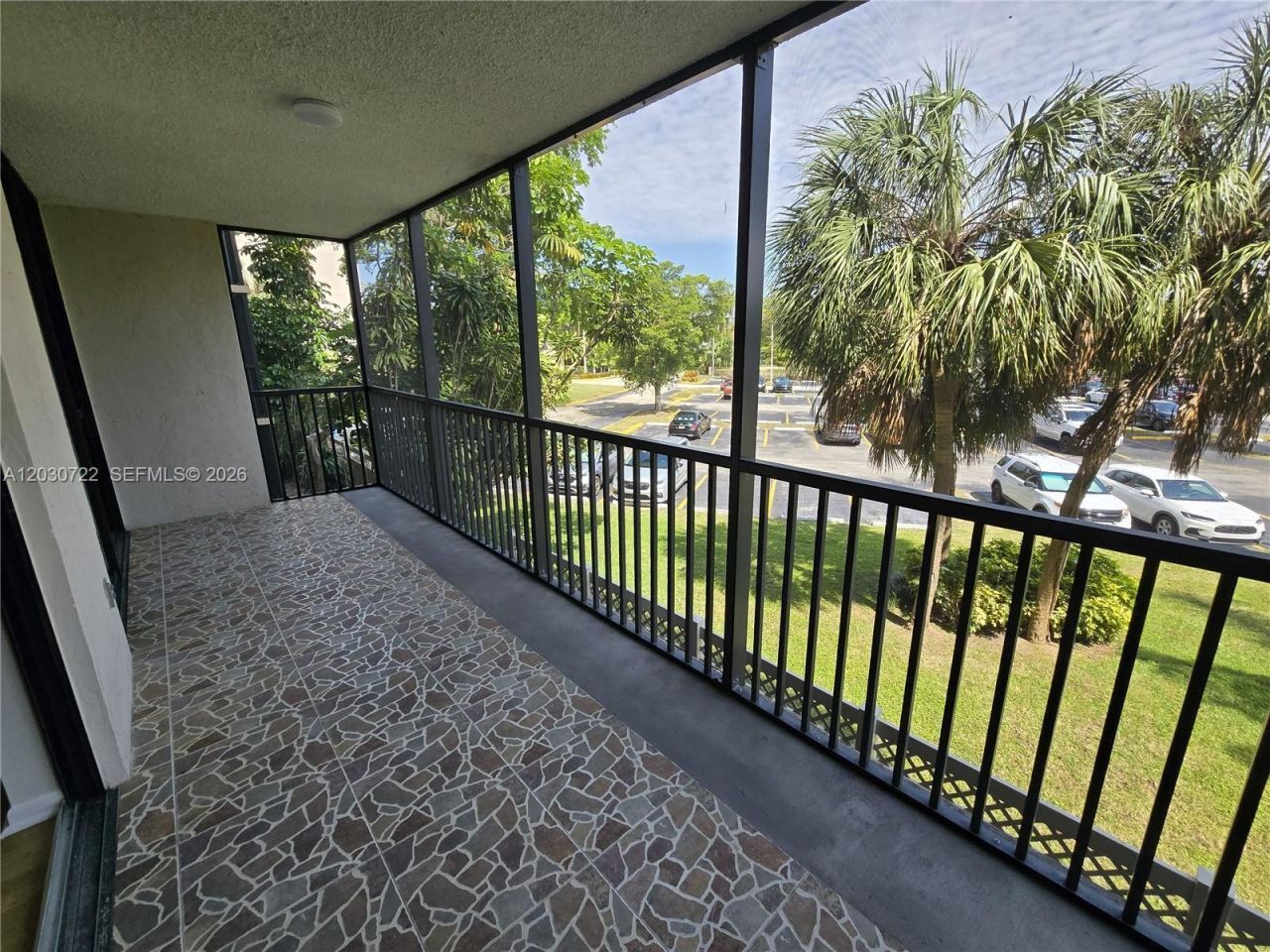 900 NE 195th St , Unit 215, Miami, FL 33179 Photo