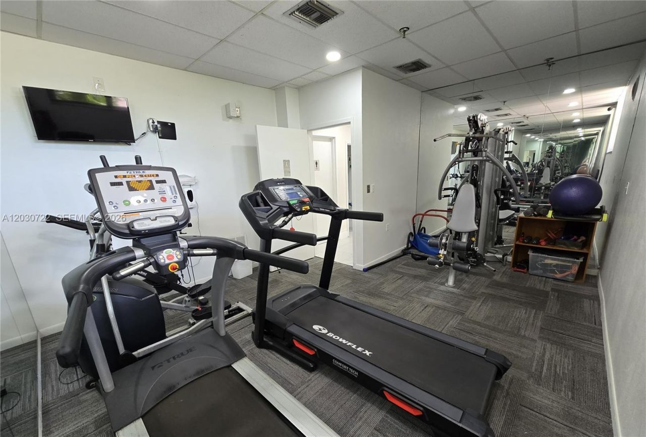 900 NE 195th St , Unit 215, Miami, FL 33179 Photo